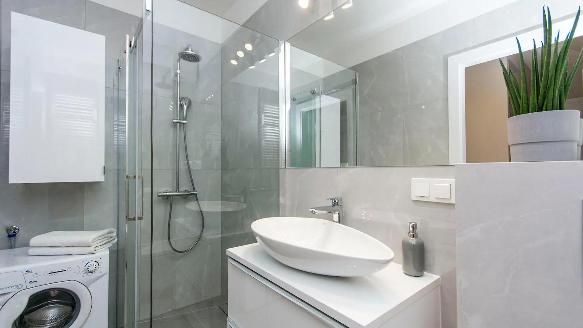 City Center - Aura By Apartmore Gdansk Poland
